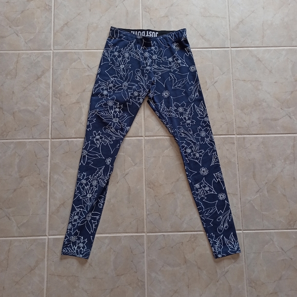NWOT Navy Blue Nike Leggings with Floral Pattern - Picture 2 of 4